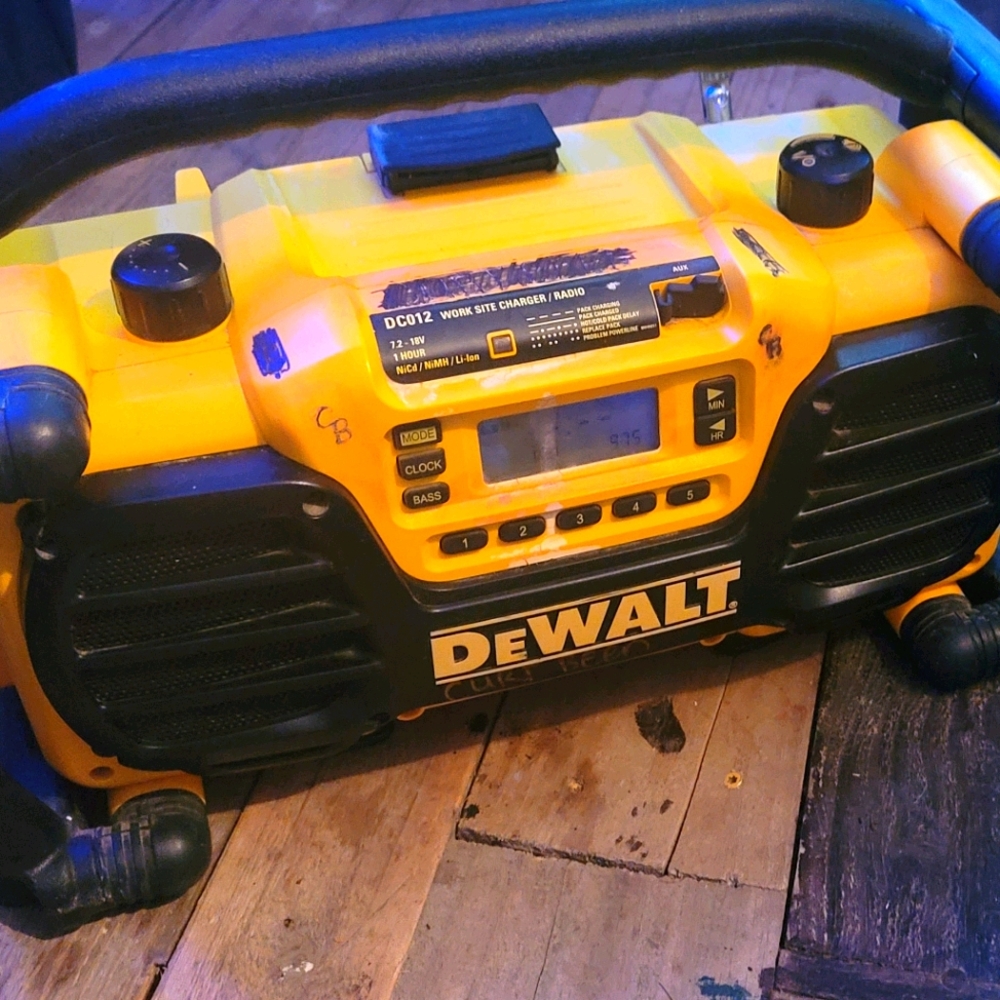 Dewalt radio